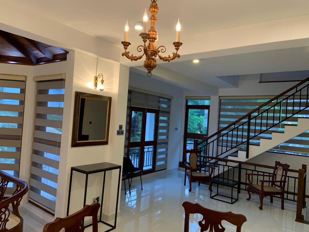 Golden King Residence - Free Pickup From Kandy Railway Station Exterior photo